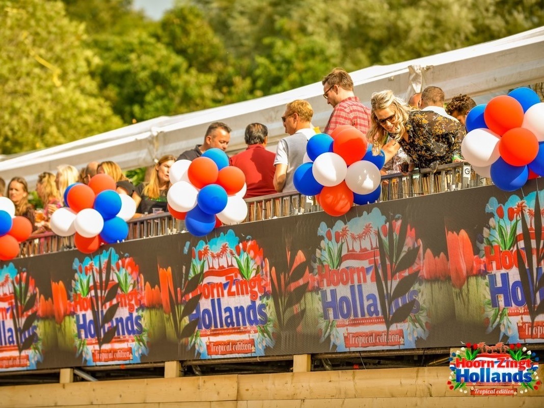 Topiary. Ronde ballonwolken. Kleursamenstelling kan in overleg naar uw wensen worden aangepast.