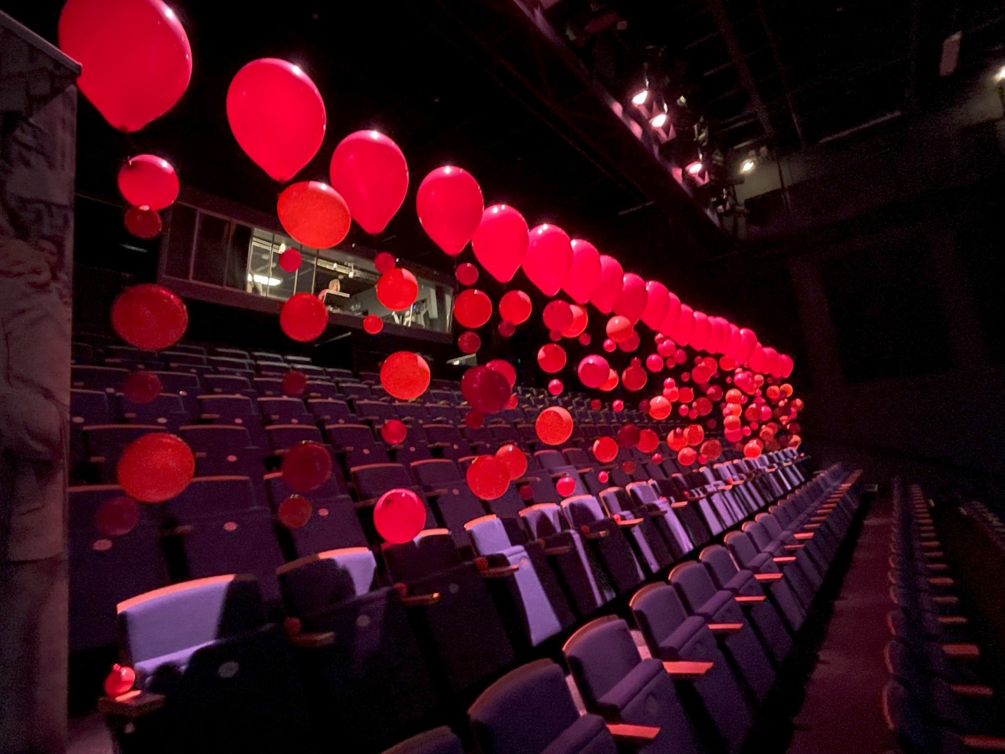 16inch heliumballon aan nylondraad met diverse maten ballonnen voorzien van een ballongewicht om op tafel of op de grond te plaatsen.