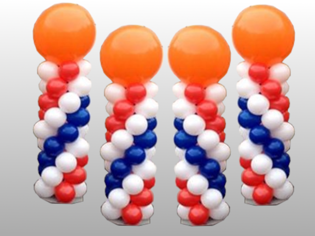 4 ballonnenpilaren in rood, wit en blauw.