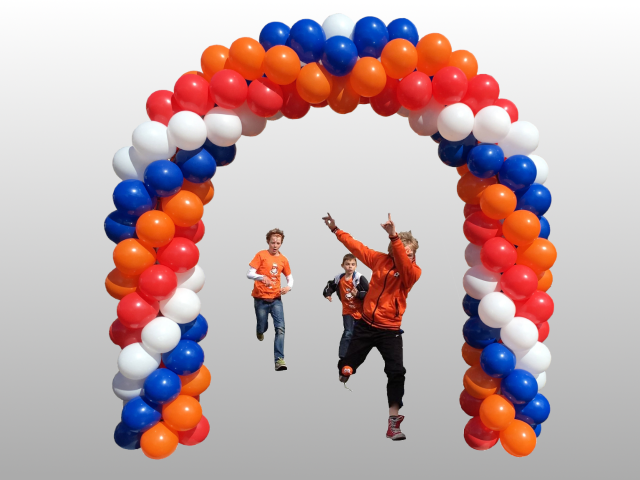 Ballonnenboog in rood, wit, blauw en oranje