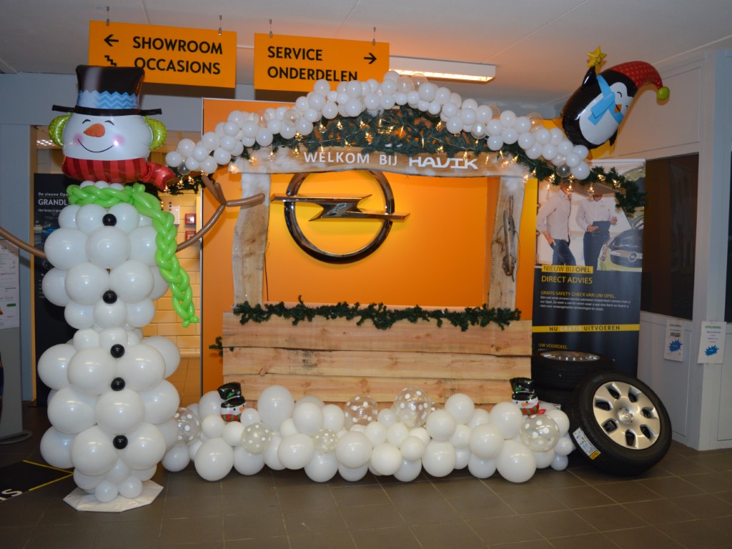 Stand met ballonnen aangekleed